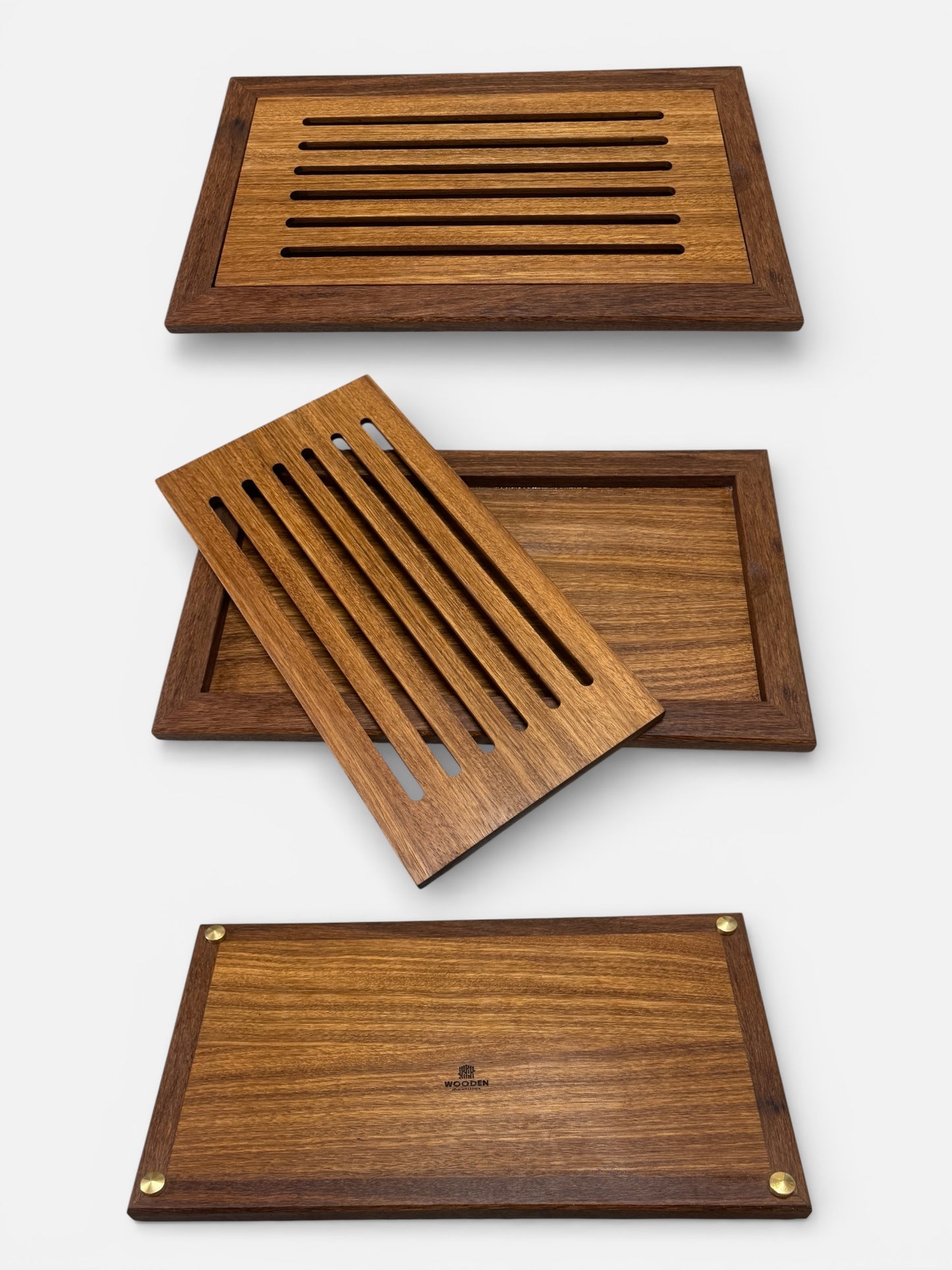 Bread board with removable crumb tray