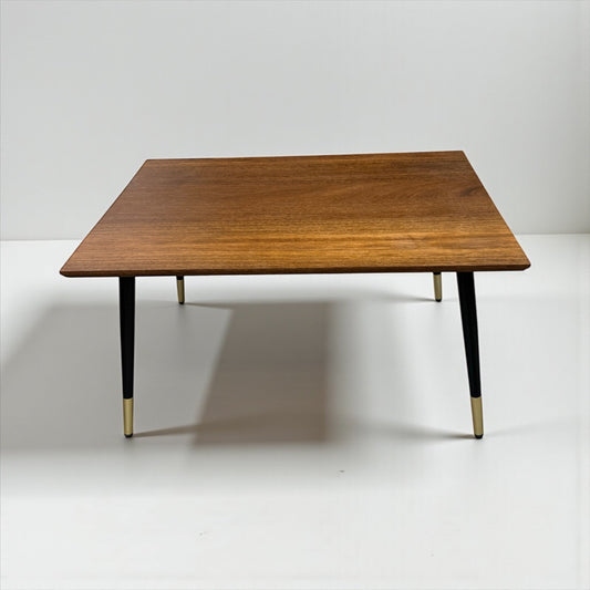 Coffee table, with pin legs
